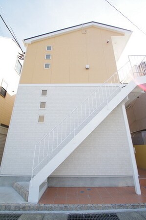 アザーレ鶴川の物件外観写真